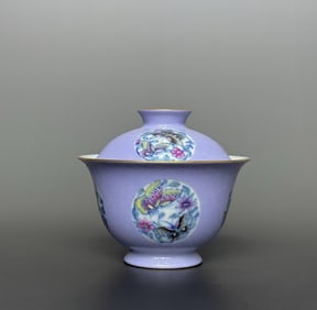 A piece of Qianlong year system vermilion and purple ground anchovy flower pattern blue and white
