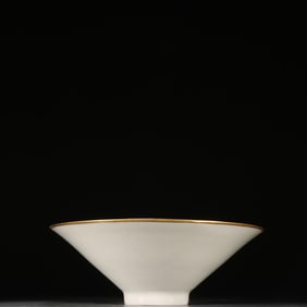 A Song Dynasty kiln carved dragon pattern hat bowl