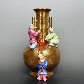 A purple gold glaze painted with gold entwined lotus colors made in the Qianlong period of the Qing