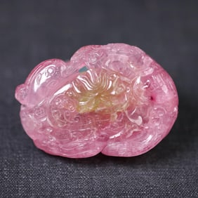 A carving of tourmaline treasure duck lotus in the Qing Dynasty