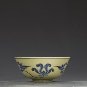 A Ming Chenghua yellow ground blue and white okra pattern bowl