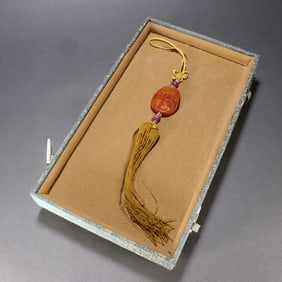 A piece of beeswax pine deer for longevity