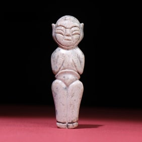 A piece of Hongshan culture full of chicken bones and white jade people