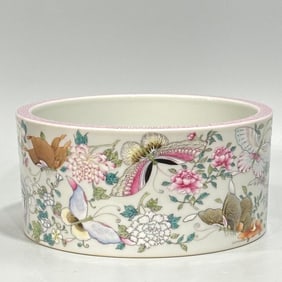 A piece of Qing Qianlong pastel folded branch flower gold-painted butterfly pattern brush wash