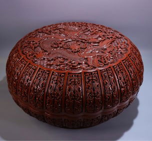 A red lacquerware dragon pattern box of the Qing Dynasty