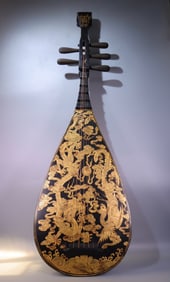 A large lacquered gilded painted pipa of the Qing Dynasty