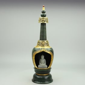 A jasper-inlaid jade pagoda pendulum