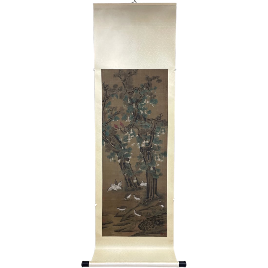 A painting by Lu Zhi in the Ming Dynasty: The paintings created by Lu Zhi in the Ming Dynasty are made of silk material and framed on a vertical axis SIZE: Painting core:180×70.5cm (The Dimensions Of All Batches Are Manually Measured.If You