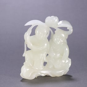 A Hetian jade carving box carving carving of a boy