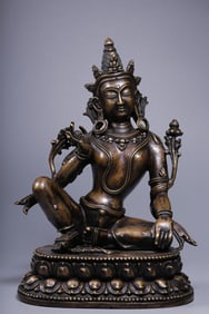 A seated statue of Guanyin in the Qing Dynasty box with gold and copper and silver