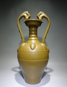 A piece of Qing Qianlong model (firewood kiln) tea powder glaze double dragon zun