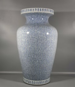 A blue and white longevity statue of the Qing Dynasty