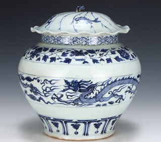 A Yuan blue and white dragon pattern lotus leaf lid jar