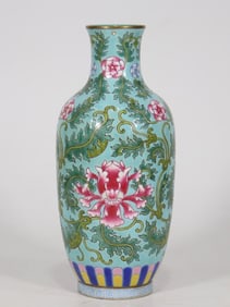 A green background entwined flower vase made in the Kangxi Dynasty of the Qing Dynasty