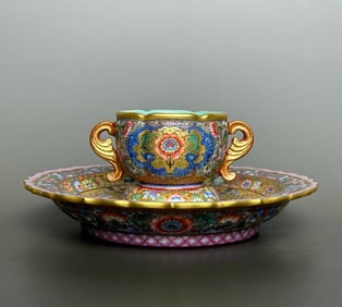 A set  of Qianlong year Gu Yuexuan pattern gold ground back pattern pile gold eight treasure pattern