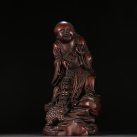 A Qing Dynasty boxwood bangs play golden toad carving