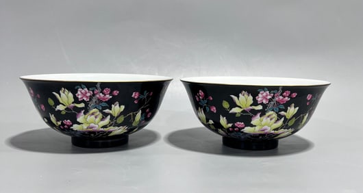 A flower bowl made in the Yongzheng era of the Qing Dynasty with enamel color black background