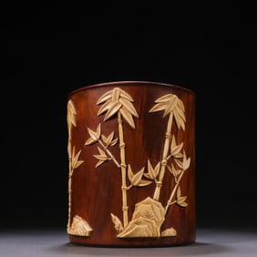 A Qing Dynasty Huanghuali toothed bamboo pen holder