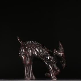 A Qing Dynasty agarwood ornament that reverses the universe