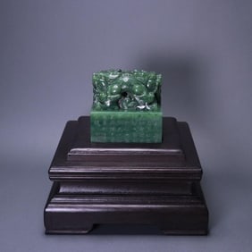 A Hetian jasper double-headed auspicious beast button poetry seal