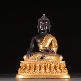 A piece of Qing Dynasty copper gilt Shakyamuni Buddha