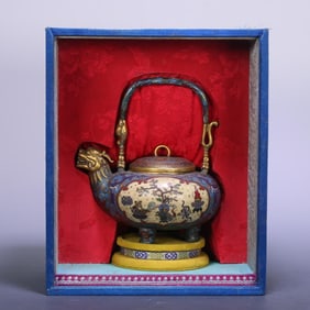 A Qing Dynasty old cloisonné dragon head lifting beam pot