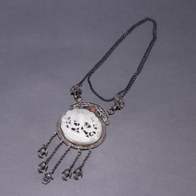 A silver-inlaid Hetian jade pendant