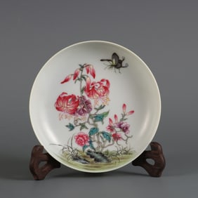 A small plate of lemon yellow glaze in the Qing Dynasty and Yongzheng era