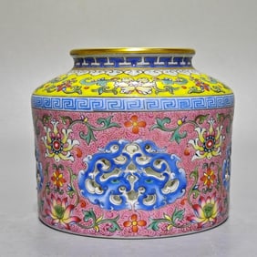 A piece of Qianlong in the Qing Dynasty enamel colorful anchovy floral pattern consecrated hollow