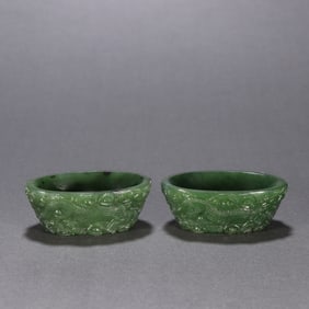 A pair  of jasper cloud dragon pattern wine glasses