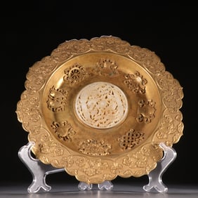 A Qing Dynasty copper gilt inlaid Hetian jade phoenix pattern eight treasure pattern appreciation