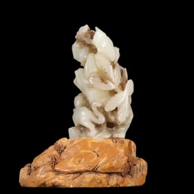 A Qing Dynasty Hetian jade mountain ornament
