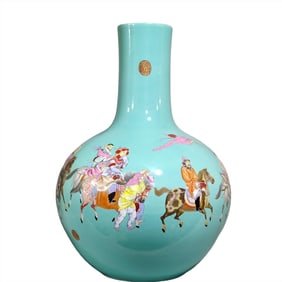 A Qing Qianlong turquoise green Zhaojun returned to the Han Tu Tianqiu bottle