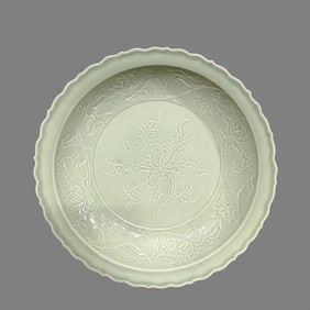A carved Ru color glaze plate of the Qing Dynasty