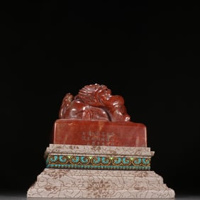 A Qing Dynasty Shoushan stone auspicious beast button seal