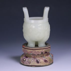 A Hetian jade dragon pattern three-legged amphora stove