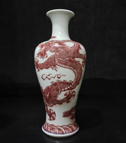 A piece of the Qing Dynasty dry year made fine glazed red dragon pattern bead Guanyin vase