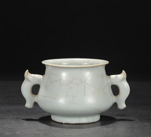 A piece of Southern Song Dynasty official kiln celadon elephant ear furnace wash