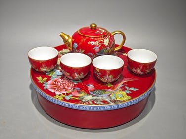 A set  of Qing Qianlong style enamel color chili red flower bird poetry and gold painting tea set