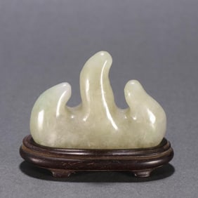 A Qing Dynasty jade pen holder