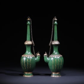 A pair of jasper gilt Benba pots of the Qing Dynasty Buddhist magic instruments