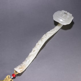 A Qing Dynasty Hetian jade Ganoderma lucidum ruyi handle