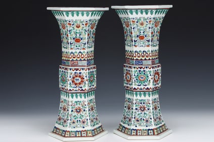 A pair of Qing Qianlong blue and white bucket color hexagonal flower cups