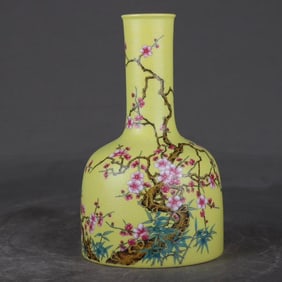 A Qing Yongzheng lemon yellow pickled flower peach blossom inscription poem rattlebell pearl