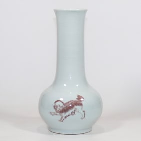 A blue and white glaze red three lions oil hammer bottle made in the Qianlong period of the Qing