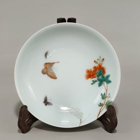 A pastel floral pattern plate made in the Yongzheng period of the Qing Dynasty