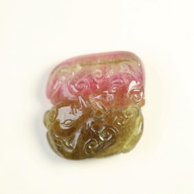 A Qing Dynasty two-color tourmaline double badger holding Ganoderma lucidum pendant