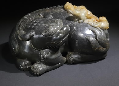 A Qing Dynasty blue and white seed material cleverly carved "Taishi Young Lion" furnishings