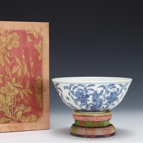 A Ming Dynasty blue and white tea pattern palace bowl