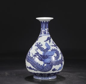 A Ming Dynasty Xuande blue and white cloud dragon pattern large jade pot spring vase